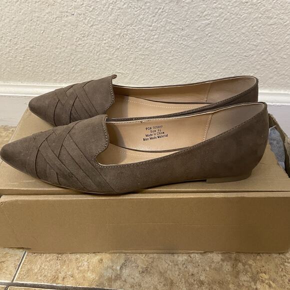 Journee Collection Mindee Taupe Flats Pointy Toe Shoes Size 8.5 New In Box - Picture 1 of 6